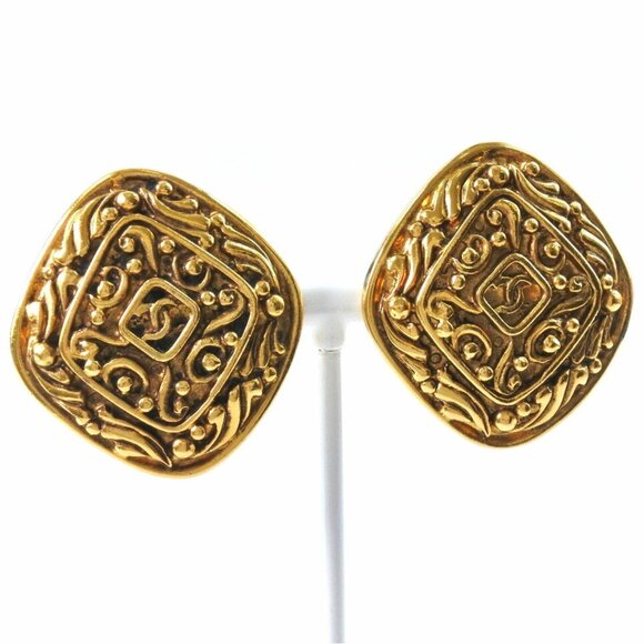 CHANEL Vintage Gold Earrings - Picture 1 of 7